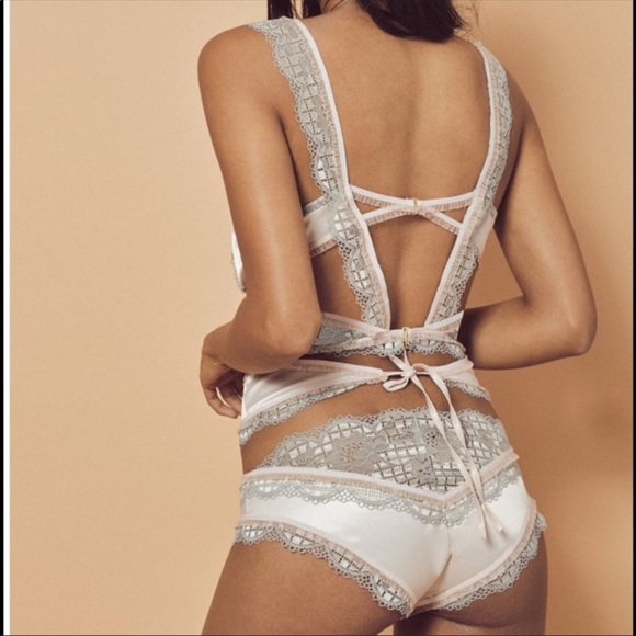 Clara Paneled Bodysuit - Picture 3 of 4